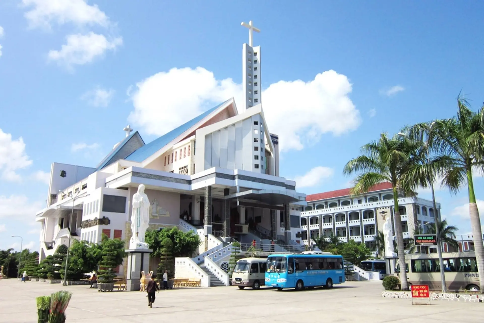 Lần đầu tôi hành hương về nhà thờ Cha Diệp